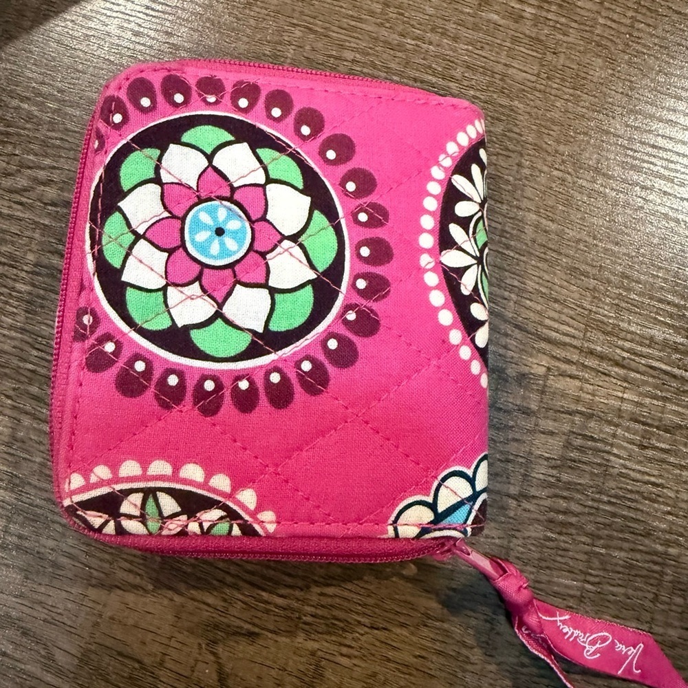 Vera Bradley quilted zip-around wallet featuring a mandala or floral - Picture 2 of 3